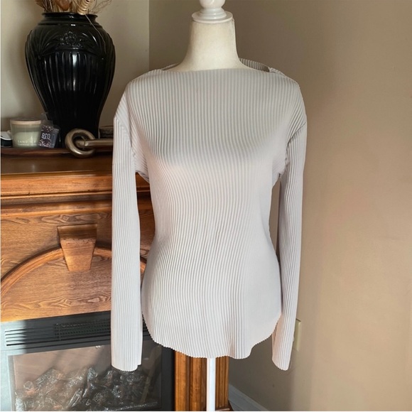 Urban Outfitters Small Pleated Light Gray Blouse Long Sleeve - Picture 1 of 5